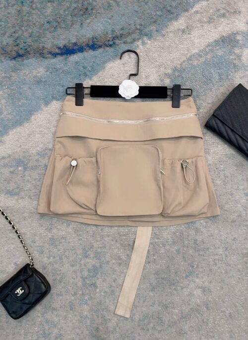 Beige Multi-Pocket Zipper Mini Skirt | Haerin – NewJeans