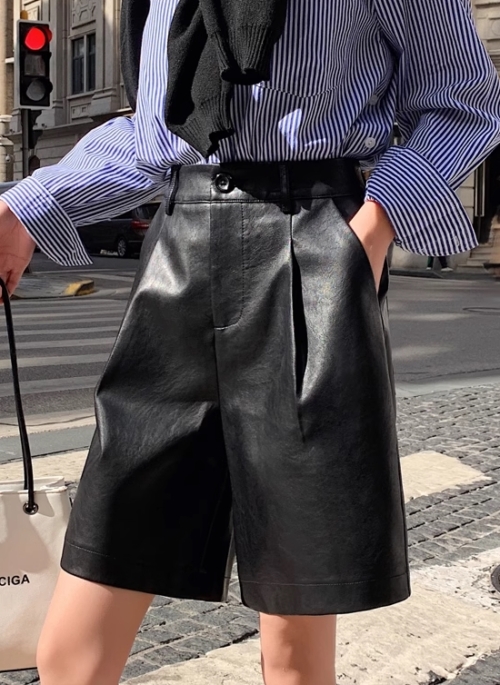 Black Faux Leather Mid-Length Shorts | Soobin - TXT