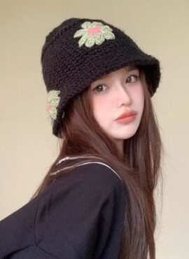Black Flowers Knitted Bucket Hat | Hinata – XG