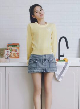 Vintage Blue Front Pocket Denim Skirt | Miyeon - (G)I-DLE