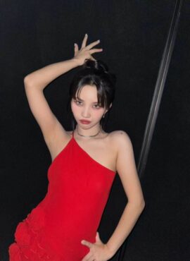 Red One-Shoulder Strap Ruffles Flowers Dress | Soyeon - (G)I-DLE