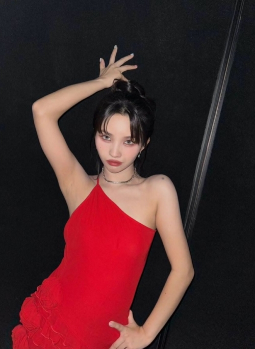 Red One-Shoulder Strap Ruffles Flowers Dress | Soyeon - (G)I-DLE
