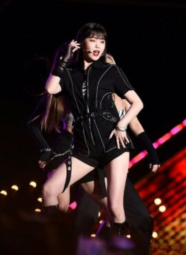 Black Outlined Zipper Belted Bodysuit | Soojin – (G)I-DLE