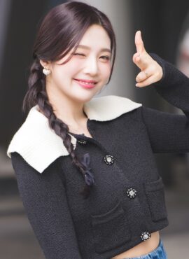 Black Cropped Blazer Jacket With White Wide Collar | Joy - Red Velvet