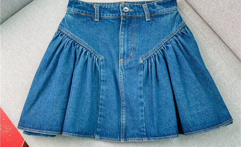Blue Denim Pleated Flare Skirt | Haerin – NewJeans
