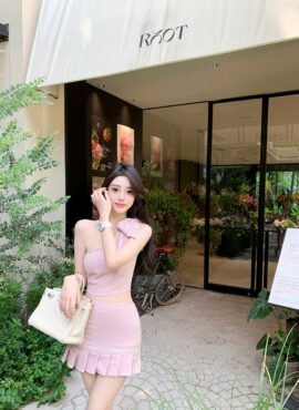 Pink Crystal Embellished Pleated Skirt | Jennie - BlackPink