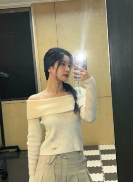 White Off-Shoulders Knitted Top | Dahyun – Twice