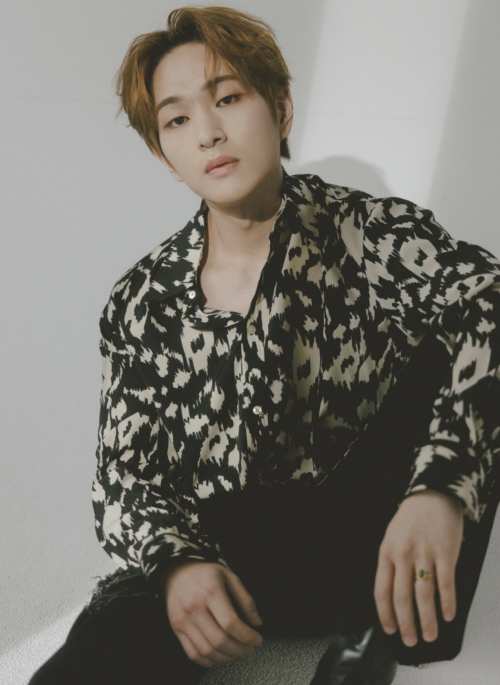 Black And White Abstract Pattern Shirt | Onew – SHINee