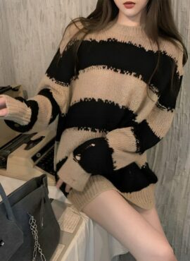 Beige Distressed Sweater With Stripe Pattern  | Jisoo - BlackPink