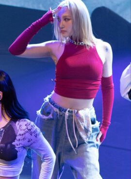 Red Turtleneck Top With Arm Sleeves | Siyeon - Dreamcatcher