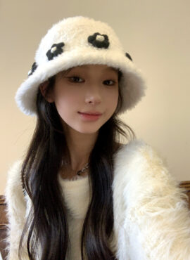 White Flower Embellished Hat | Yuna – ITZY