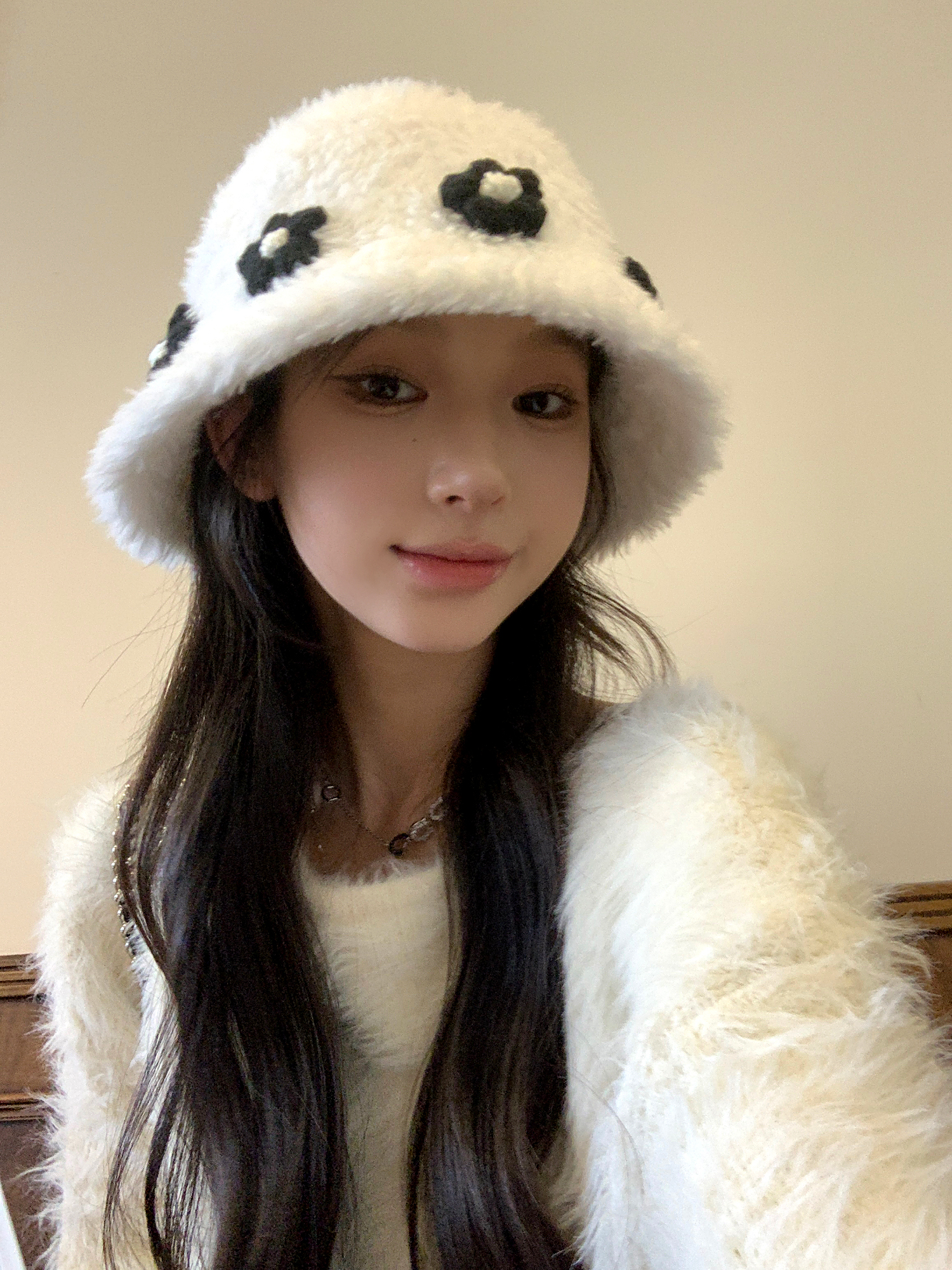 White Pearl Headband  Yeji - ITZY - Fashion Chingu