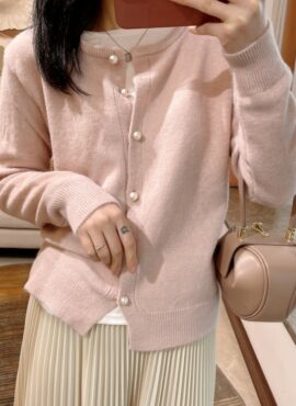 Pink Knitted Pearl-Buttoned Cardigan | Jennie – BlackPink