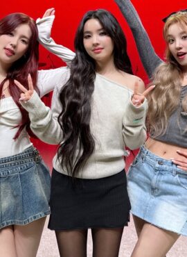 Beige One-Shoulder Sweater | Soyeon - (G)I-DLE