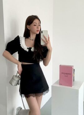 Black Puffed Sleeves Lace Collar Crop Top | Rora - BabyMonster