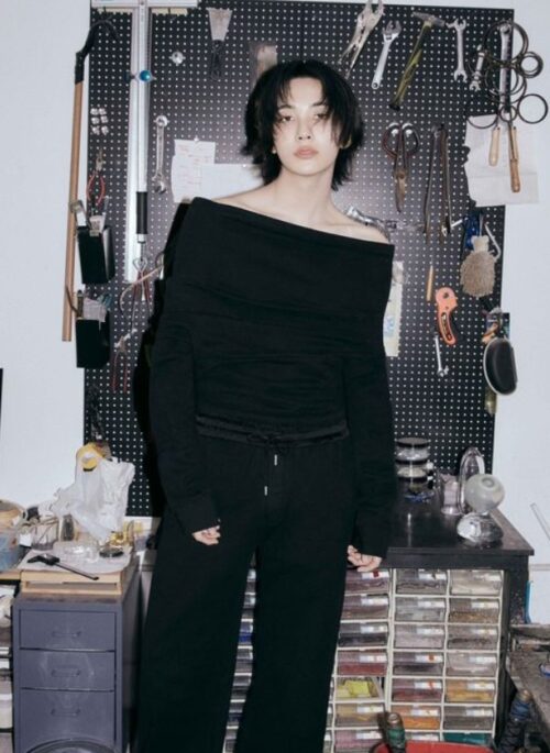 Black Off-Shoulder Long Sleeve Top | Jeonghan - Seventeen