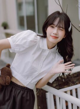White Puff Sleeves Cropped Blouse | Gaeul – IVE