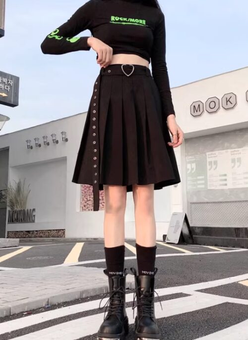 Black Pleated Skirt With Heart Buckle Belt | IU