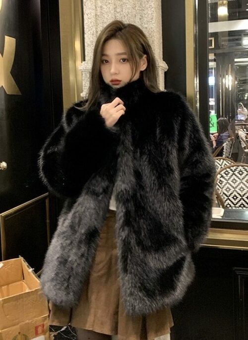 Black Collared Winter Fur Coat | Chaewon - Le Sserafim