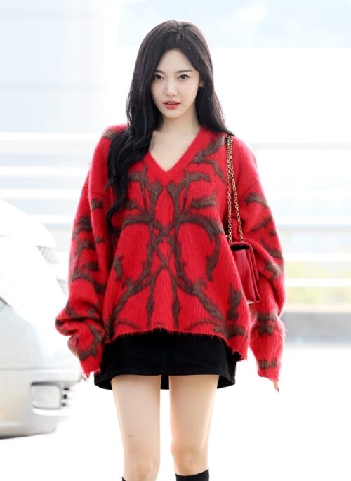 Red Abstract Pattern Cozy Sweater | Ningning - Aespa