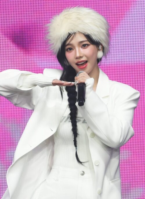 White Dark Tips Fur Winter Hat | Karina – Aespa
