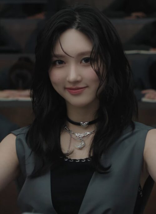 Silver Layered Chain Crescent Moon Necklace | Gaeul – IVE