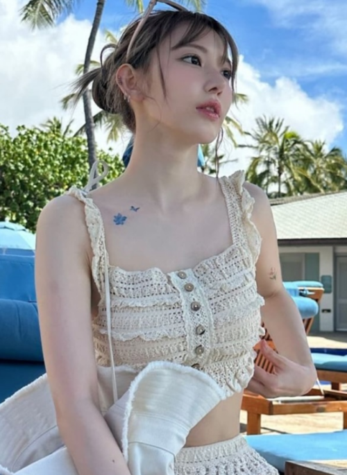Beige Button Accent Crochet Crop Top | Sakura – Le Sserafim