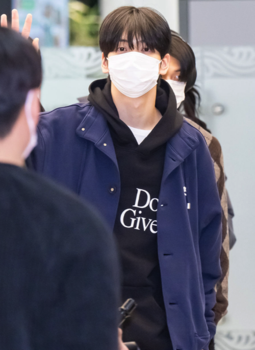 Black “Don’t Give Up” Print Hoodie | Soobin – TXT