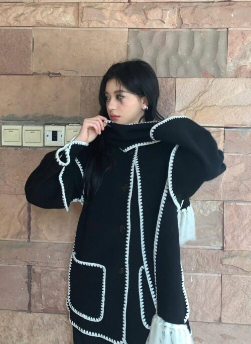 Black Shawl Accent Woolen Coat | Lisa - BlackPink