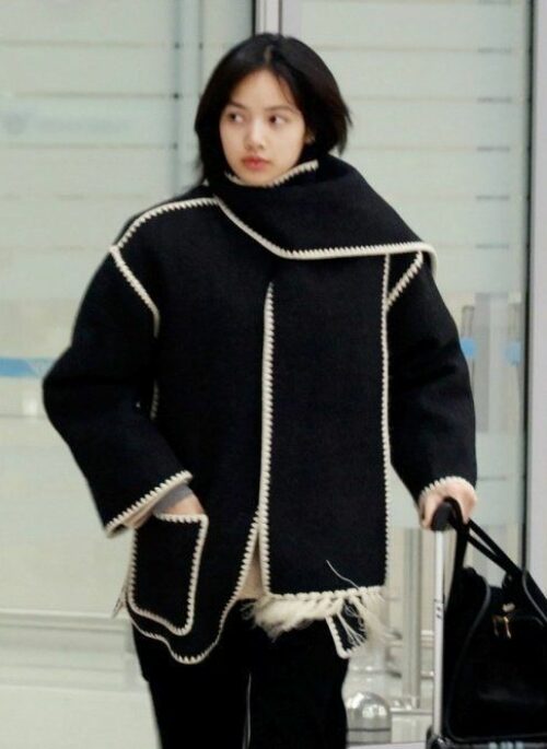 Black Shawl Accent Woolen Coat | Lisa - BlackPink