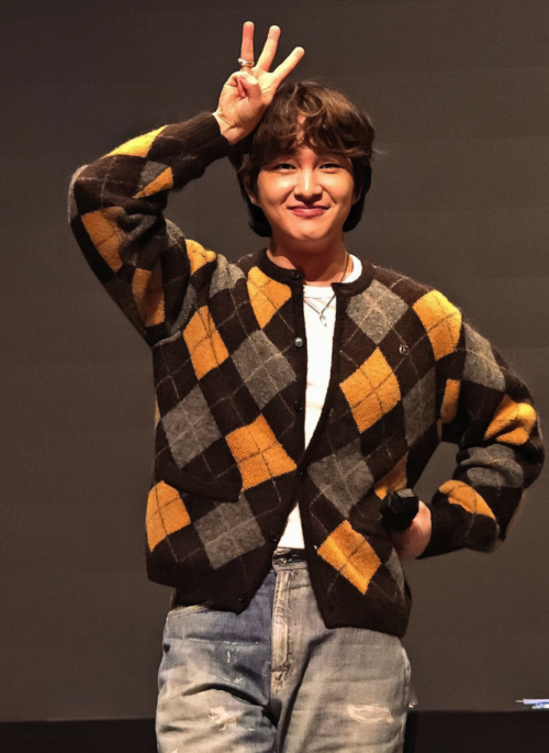 Blue Printed Distressed Jeans | Onew – SHINee