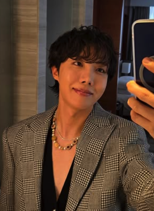Gold Flower And Pearl Detail Necklace | J-Hope – BTS