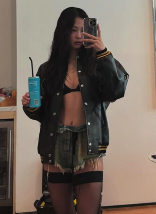 Retro Blue Raw Edge Denim Shorts | Jennie - BlackPink
