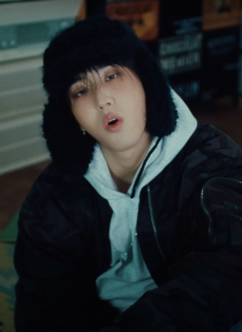 Black Faux Fur Ski Hat | Jisung – Stray Kids