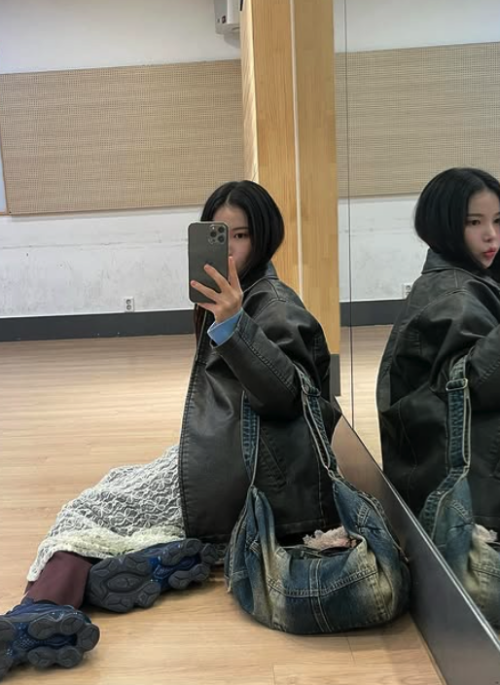 Dark Blue Washed Denim Shoulder Bag | Solar - Mamamoo