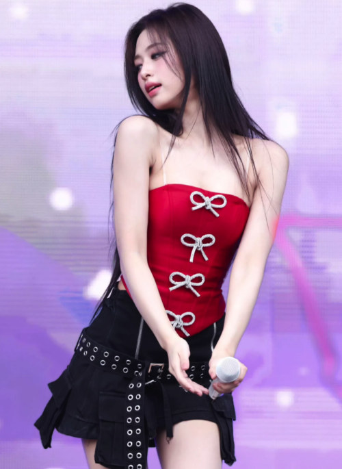 Red Corset Bowknot Accent Top | Ahyeon – BabyMonster