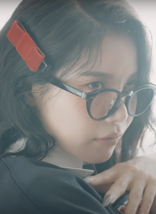 Red Classic Bow Hairclips | Solar - Mamamoo