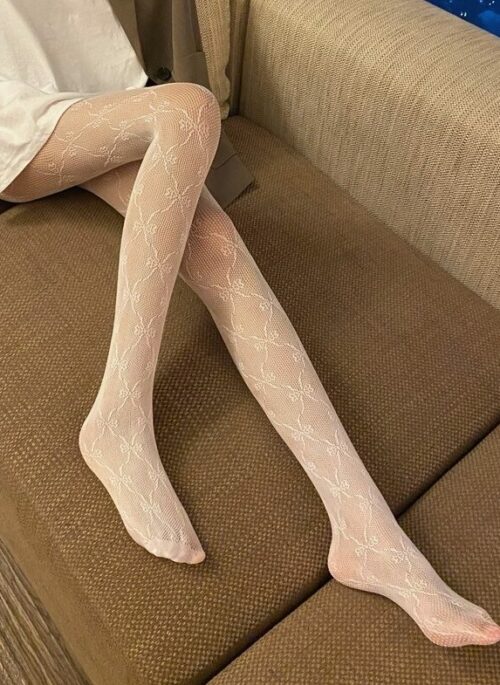 White Bow Pattern Fishnet Stockings | Jennie – BlackPink