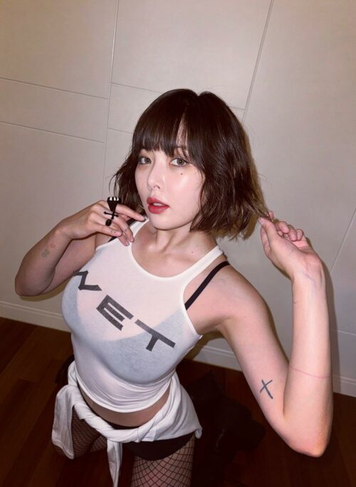 White WET Print Tank Top | Hyuna