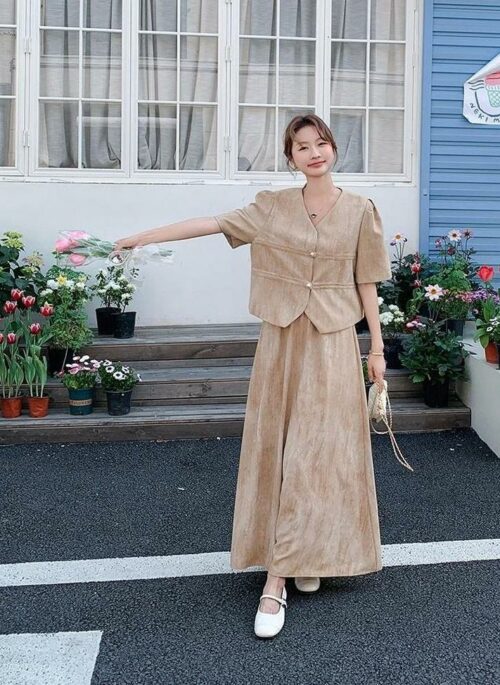 Chic Summer Outfit Set With Top And Skirt
