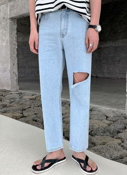 Distressed Light Wash Relaxed Jeans