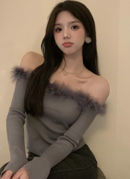 Grey Fur Off-Shoulders Ribbed Top | Chisa – XG