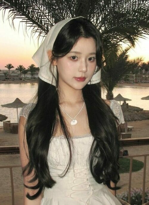 Plain White Lace-Trim Head Scarf | Wonyoung – IVE