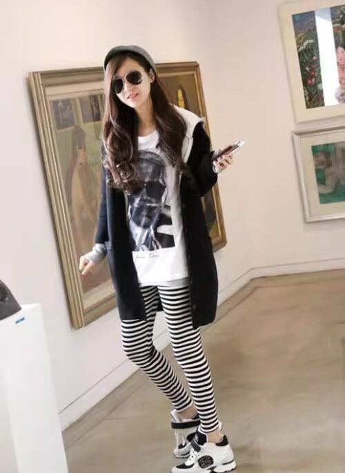 Black And White Stripes Leggings | Minju – ILLIT