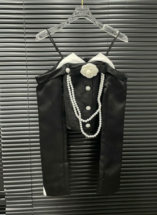 Black Flower Pearl Chain Off-Shoulder Top | Jennie - BlackPink