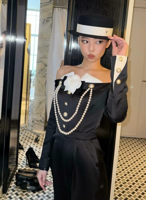 Black Flower Pearl Chain Off-Shoulder Top | Jennie - BlackPink