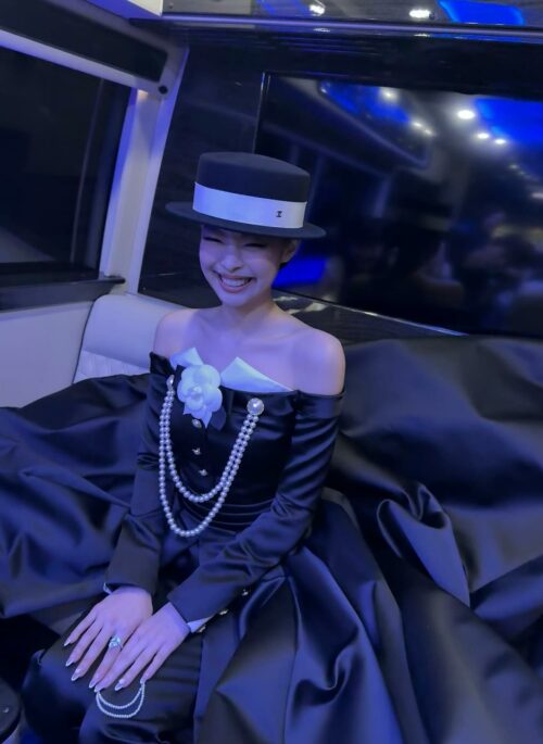 Black Vintage Pearl Chain Off-Shoulders Mini Dress | Jennie - BlackPink