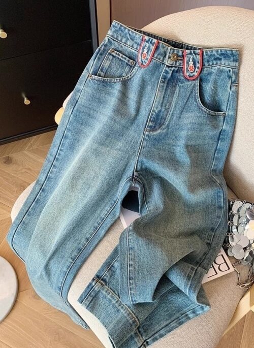 Blue Embroidered Buckle-Waist Jeans | Wonhee – ILLIT