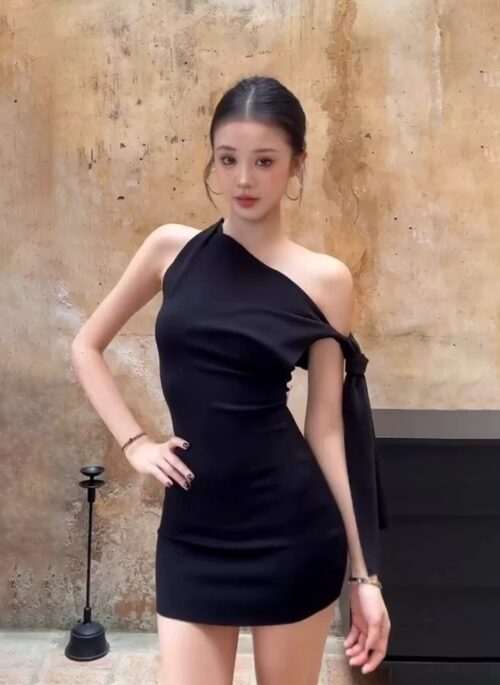 Black Asymmetrical Shoulder Bodycon Dress | Jennie - BlackPink