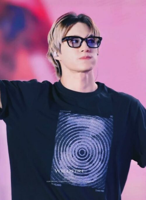 Blue Lens Minimalist Sunglasses | Jeno – NCT